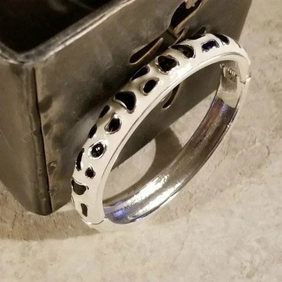 Enameled Deco Animal Print Bangle Bracelet - Picture 2 of 6